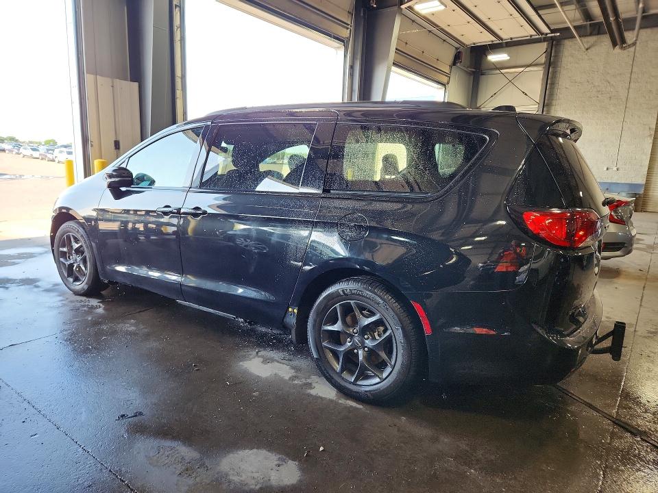 Photo 2 from auction – 2020 CHRYSLER PACIFICA with VIN 2C4RC1GG8LR183116