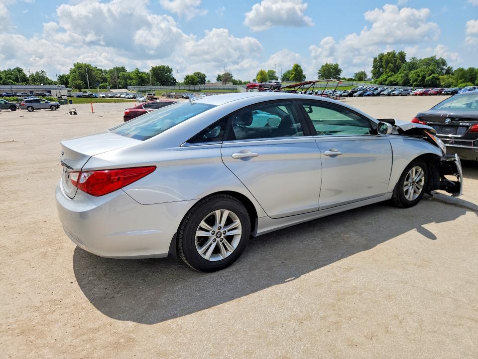 Photo 3 from auction – 2013 HYUNDAI SONATA with VIN 5NPEB4AC7DH583191