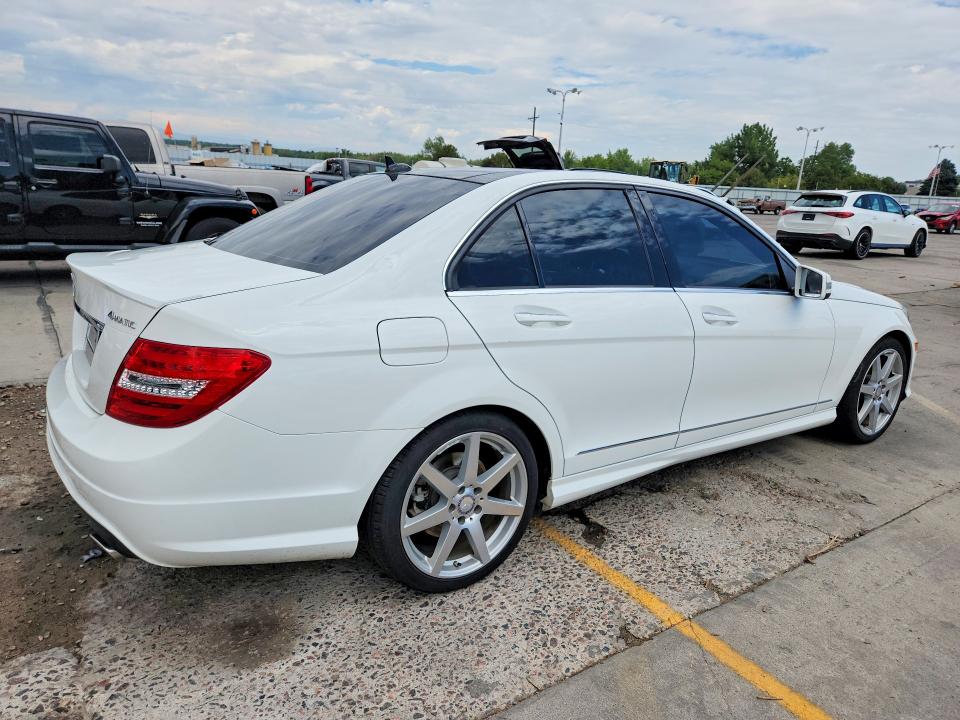 Photo 3 from auction – 2013 MERCEDES-BENZ C with VIN WDDGF8AB3DA878894