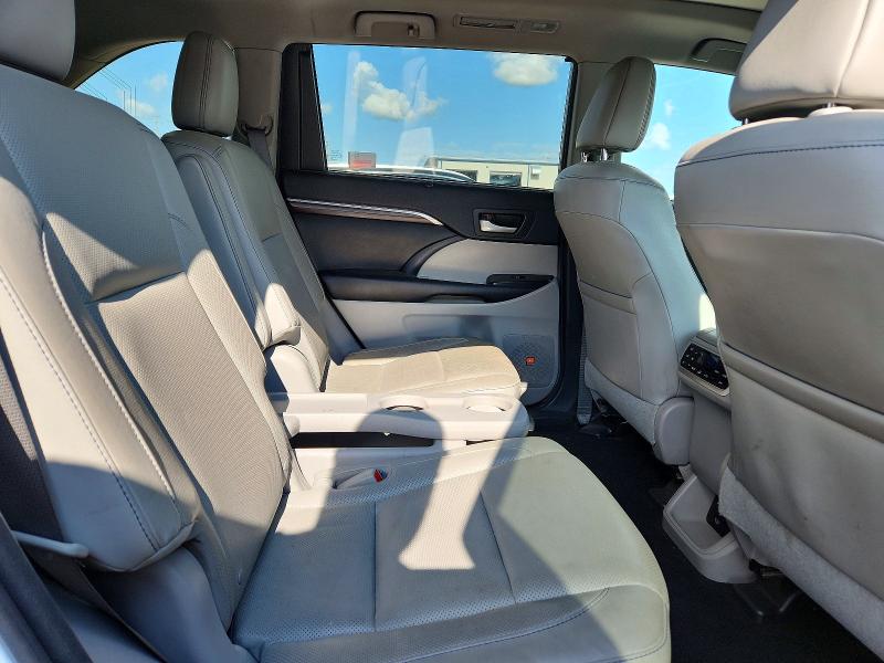 Photo 11 from auction – 2016 TOYOTA HIGHLANDER with VIN 5TDDKRFH9GS340252