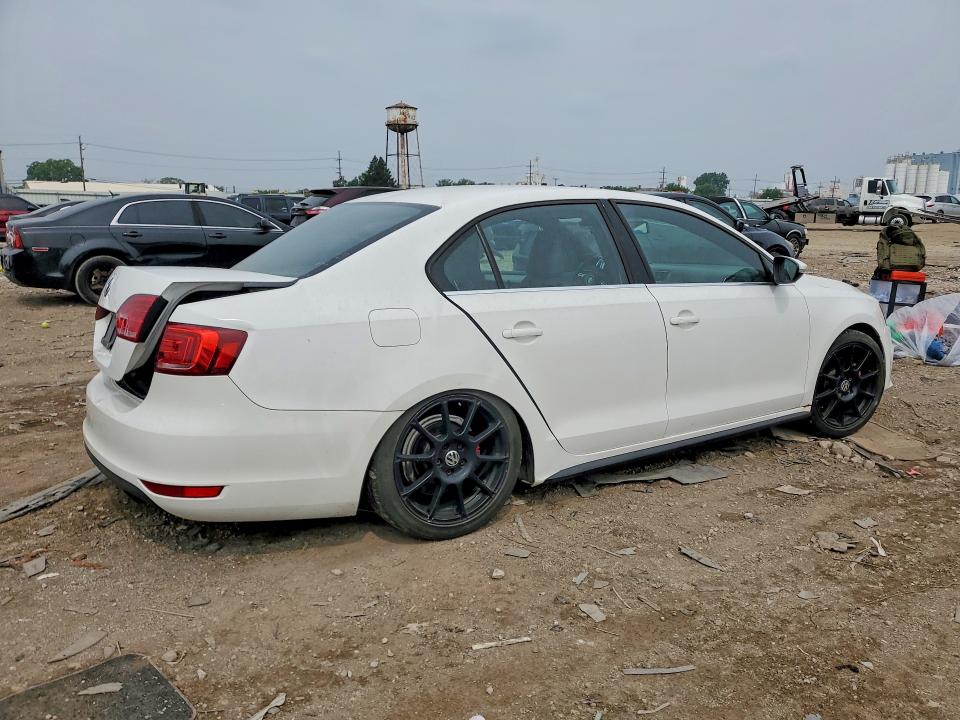 Photo 3 from auction – 2014 VOLKSWAGEN JETTA with VIN 3VW5S7AJ7EM388488