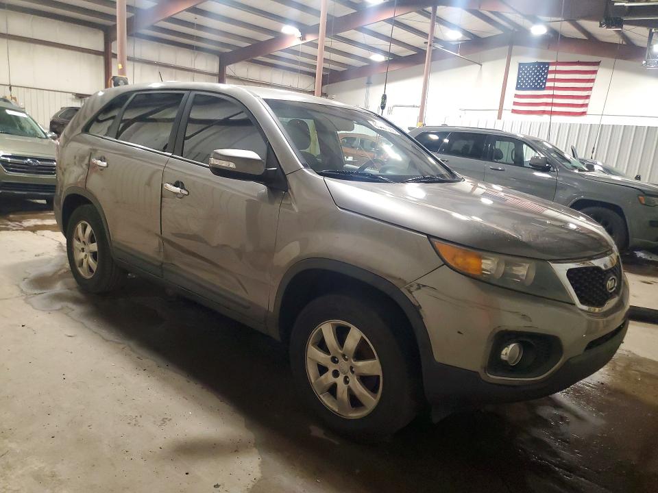 Photo 4 from auction – 2013 KIA SORENTO with VIN 5XYKT4A18DG386102