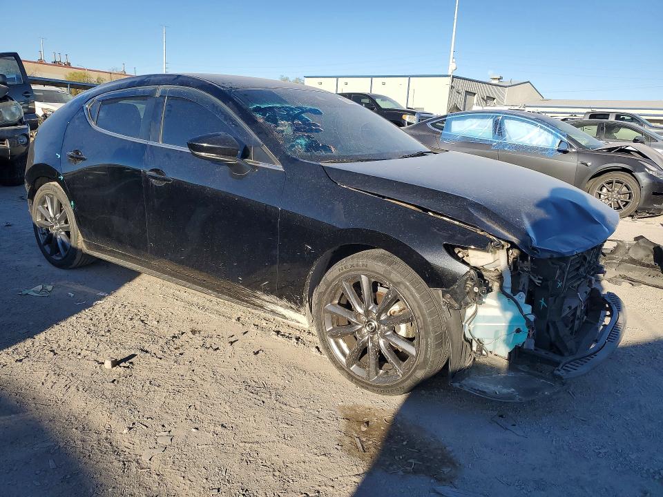 Foto 4 de la subasta – 2020 MAZDA 3 con VIN JM1BPALM2L1158573