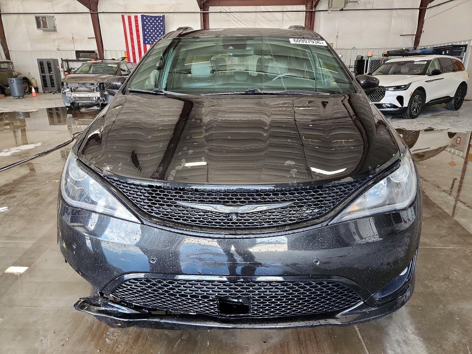 Photo 5 from auction – 2019 CHRYSLER PACIFICA with VIN 2C4RC1EG4KR628064