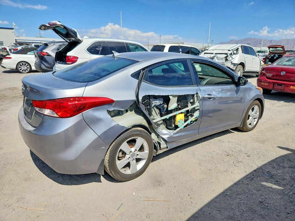 Photo 3 from auction – 2013 HYUNDAI ELANTRA with VIN KMHDH4AE1DU953600