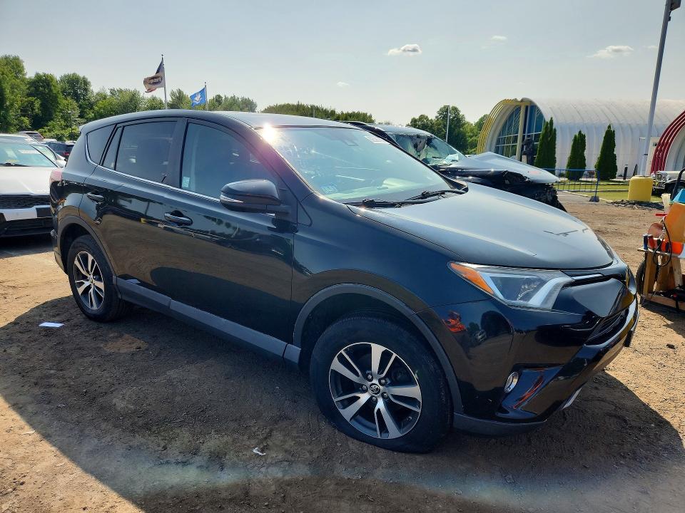 Photo 4 from auction – 2018 TOYOTA RAV4 with VIN 2T3RFREV6JW803195