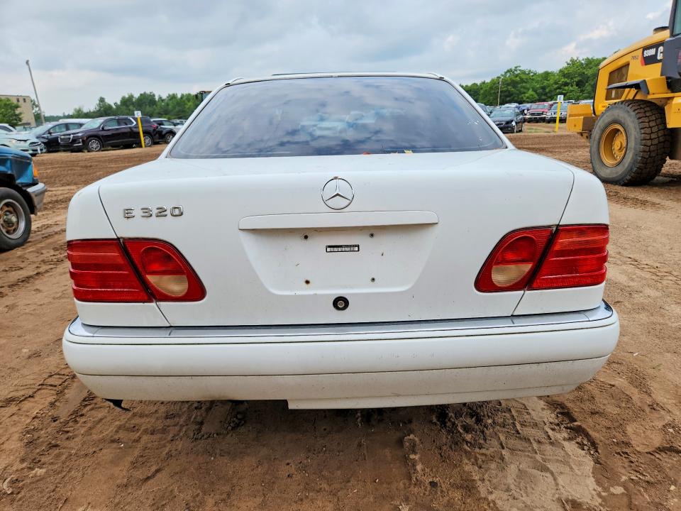 Photo 6 from auction – 1999 MERCEDES-BENZ E with VIN WDBJF65H3XA824307