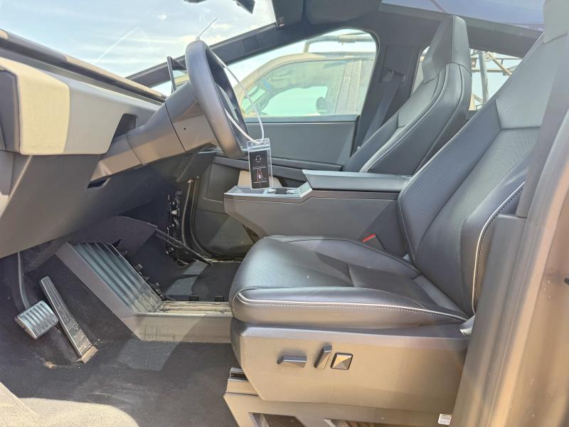 Photo 7 from auction – 2025 TESLA CYBERTRUCK with VIN 7G2CEHEE2SA061608