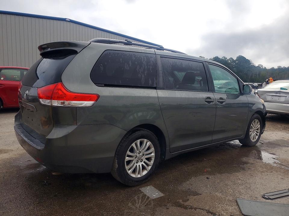 Photo 3 from auction – 2014 TOYOTA SIENNA with VIN 5TDYK3DC8ES437526