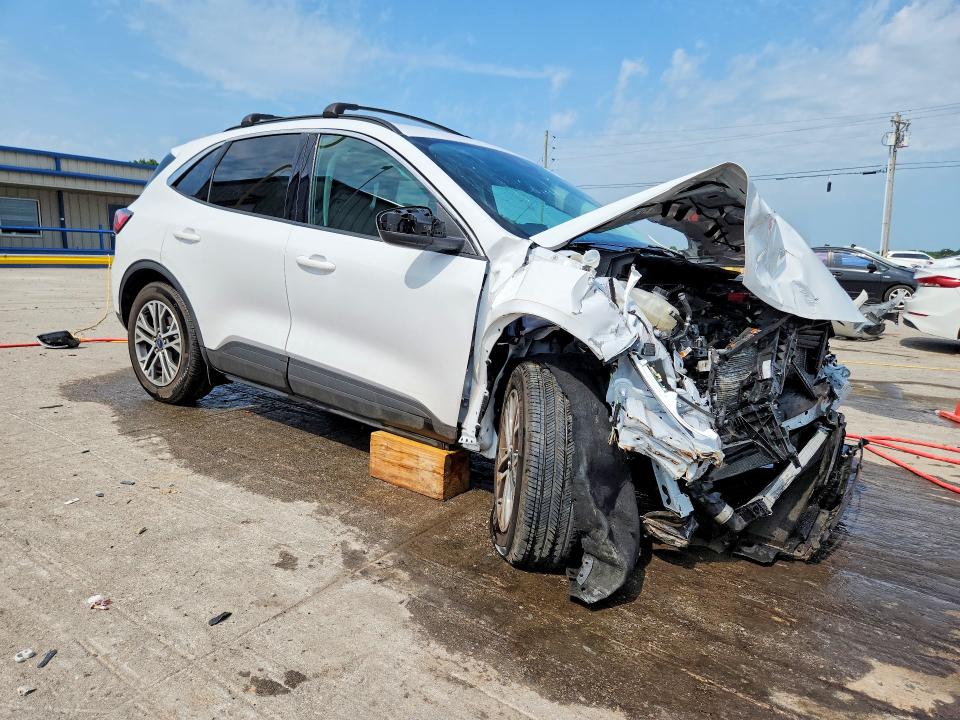 Photo 4 from auction – 2022 FORD ESCAPE with VIN 1FMCU0H66NUA41674