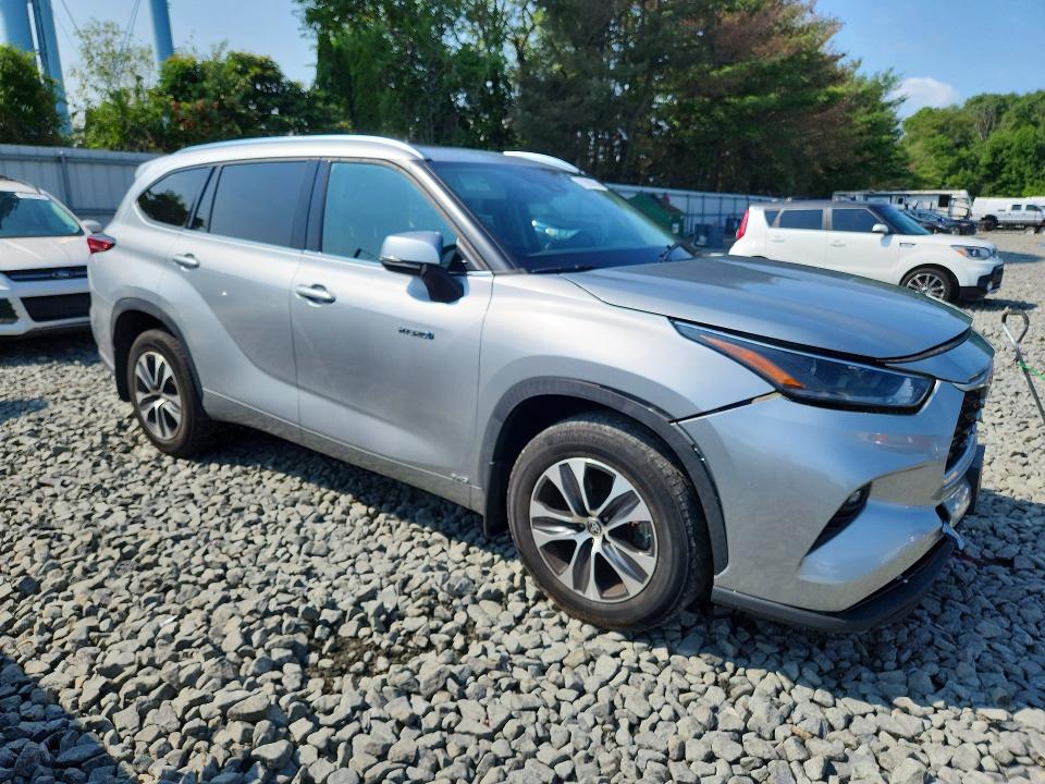 Photo 4 from auction – 2021 TOYOTA HIGHLANDER with VIN 5TDGBRCHXMS535659
