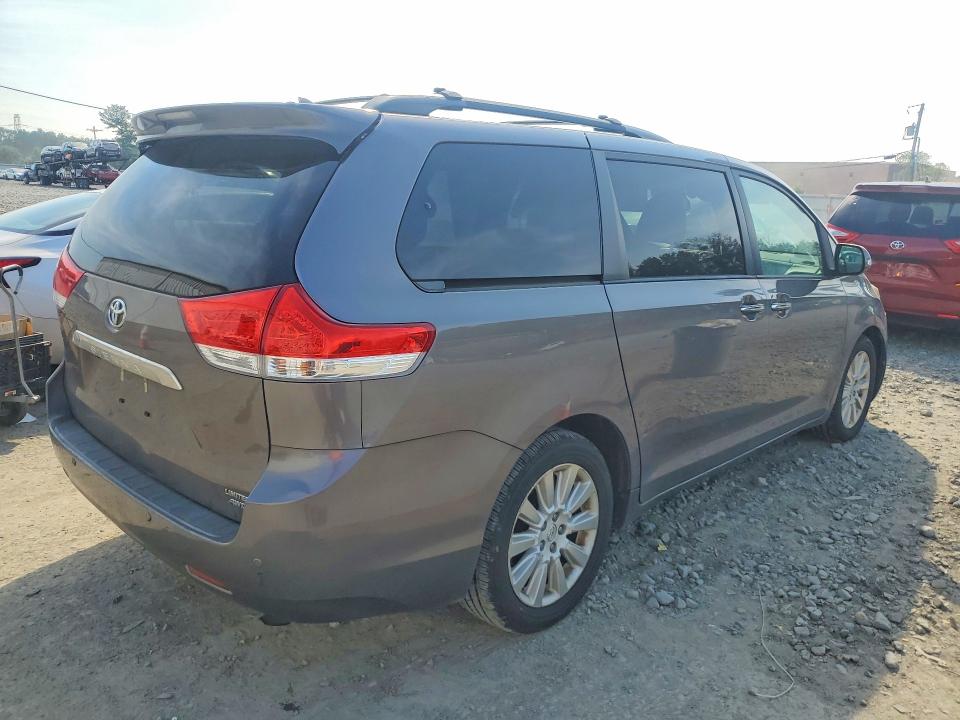 Photo 3 from auction – 2013 TOYOTA SIENNA with VIN 5TDDK3DC7DS059678