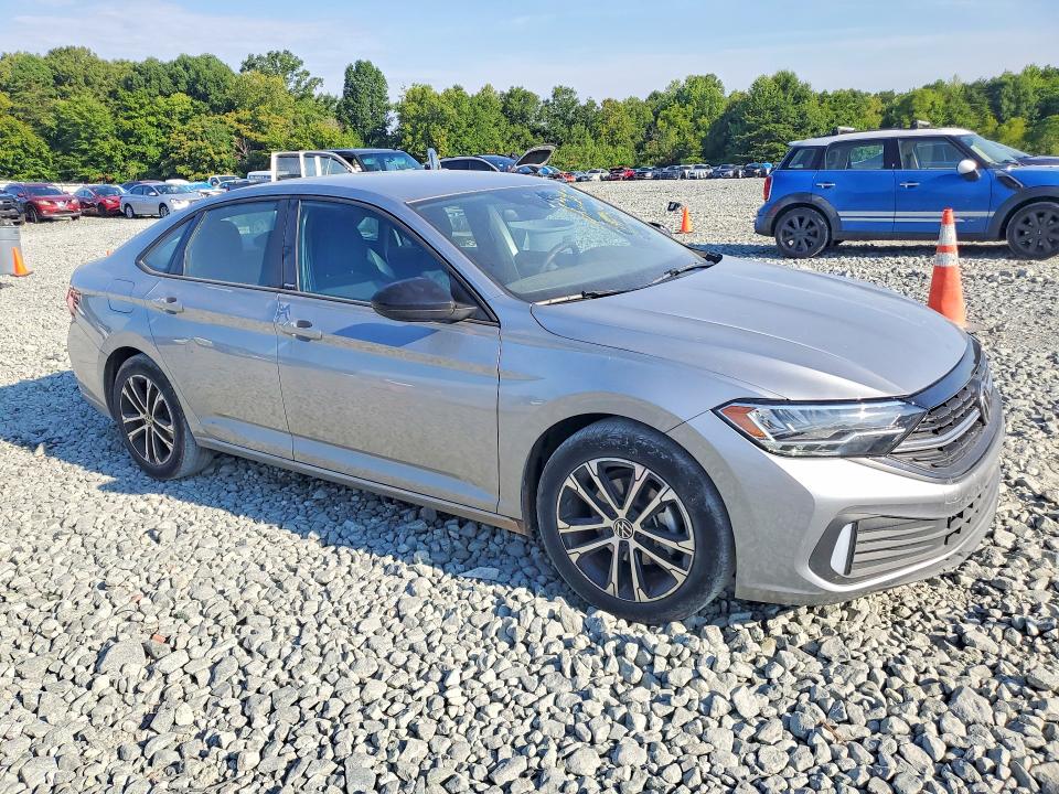 Photo 4 from auction – 2024 VOLKSWAGEN JETTA with VIN 3VWBM7BU6RM040337
