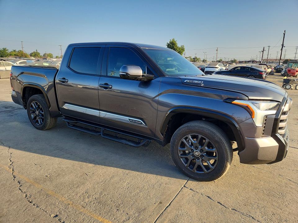 Снимка 4 от търг – 2025 TOYOTA TUNDRA с VIN 5TFNC5DB9SX103272