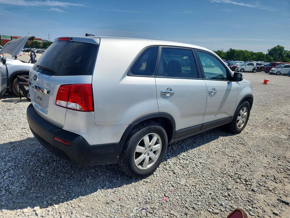 Photo 3 from auction – 2013 KIA SORENTO with VIN 5XYKTDA64DG355991