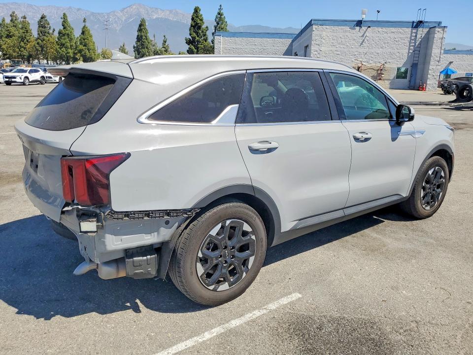 Photo 3 from auction – 2025 KIA SORENTO with VIN 5XYRL4JC1SG351091