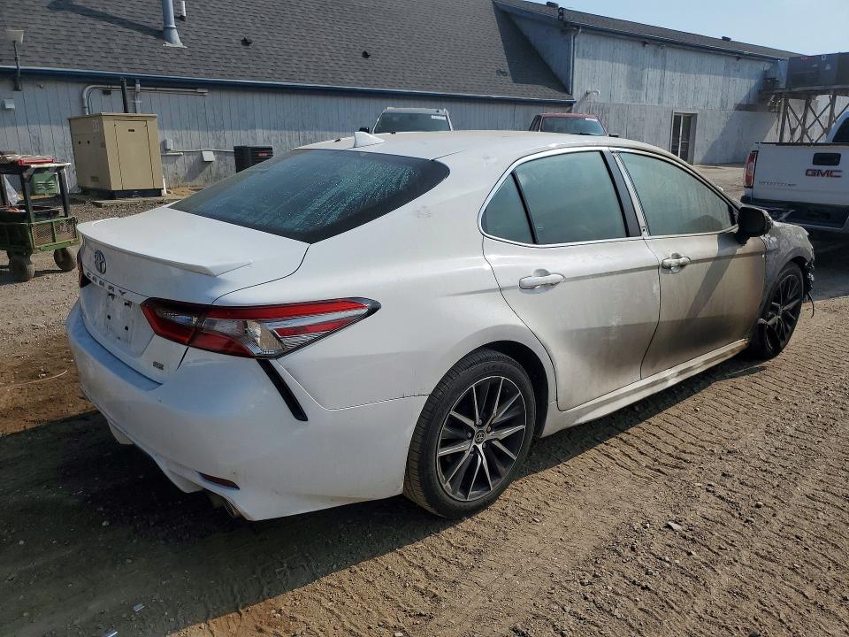 Снимка 3 от търг – 2021 TOYOTA CAMRY с VIN 4T1G11AK0MU467625