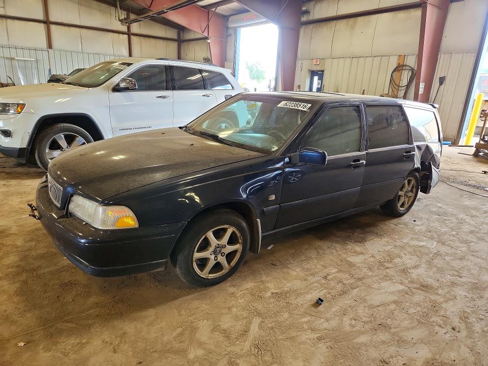 1999 VOLVO V70