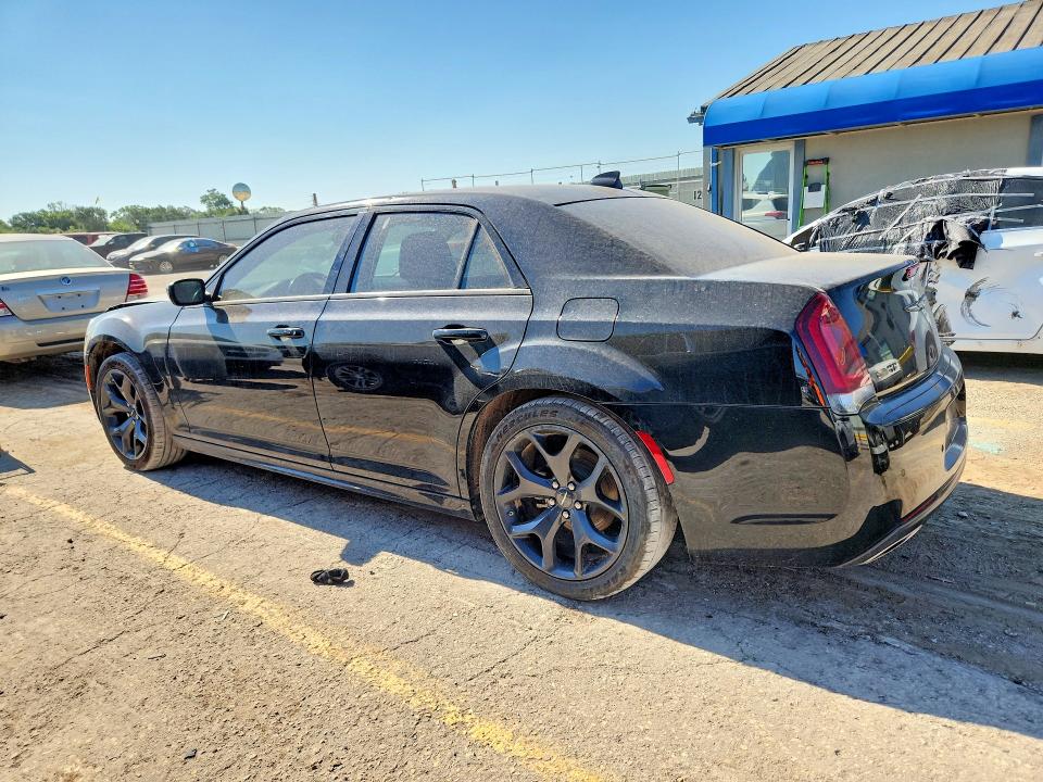 Photo 2 from auction – 2022 CHRYSLER 300 with VIN 2C3CCADG0NH158895