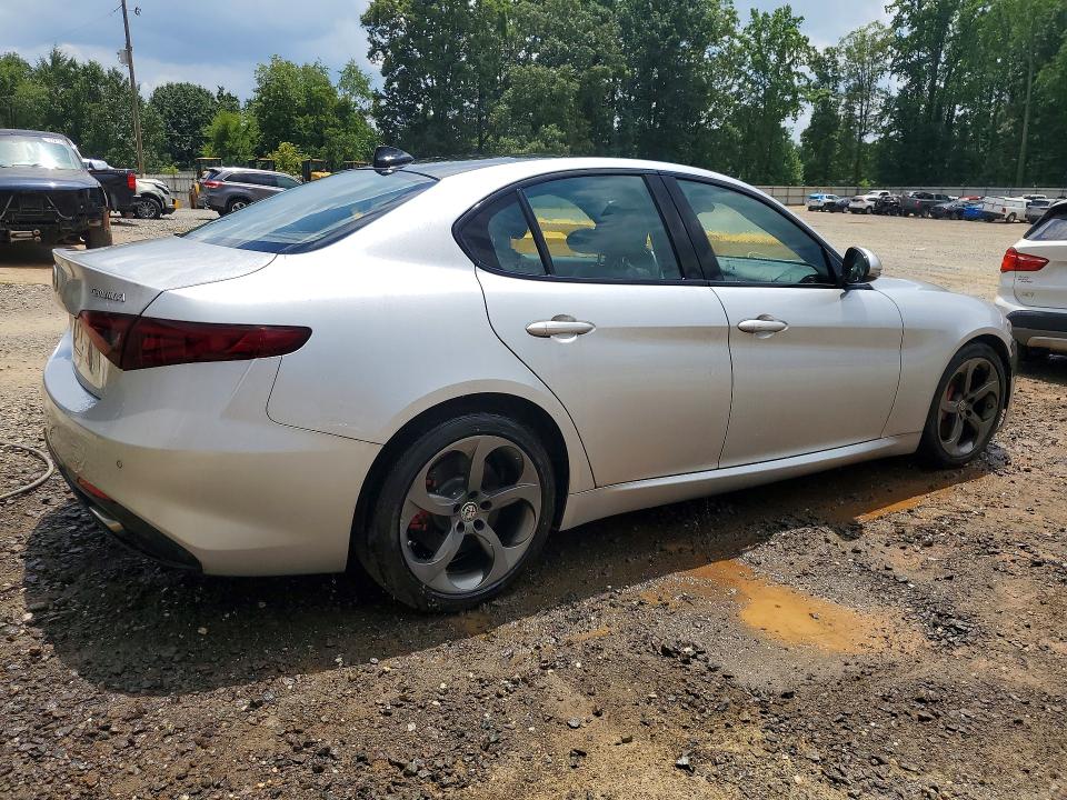 Фото 3 с аукциона – 2017 ALFA ROMEO GIULIA с VIN ZARFAEBN6H7551961