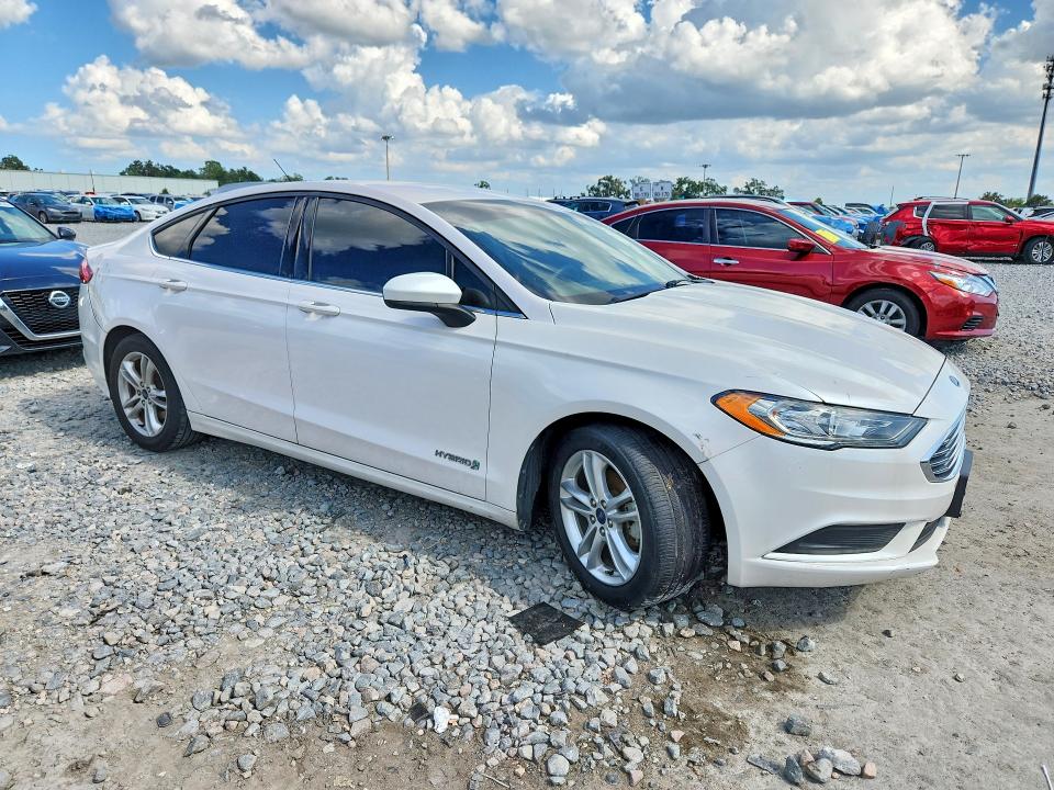 Photo 4 from auction – 2018 FORD FUSION with VIN 3FA6P0LU3JR174902