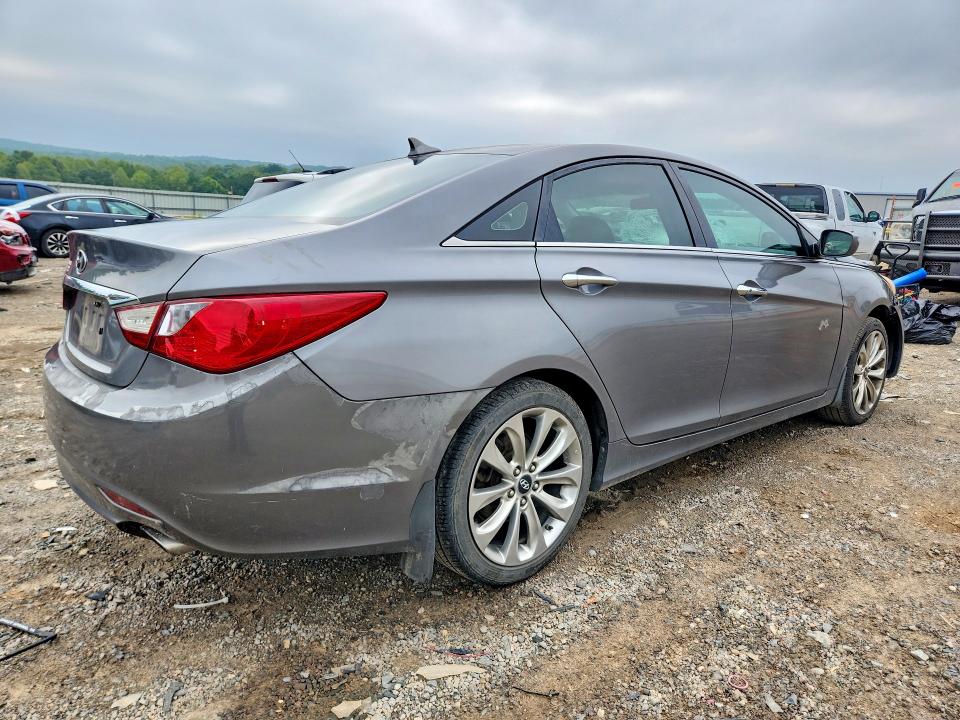 Photo 3 from auction – 2011 HYUNDAI SONATA with VIN 5NPEC4AC5BH161415