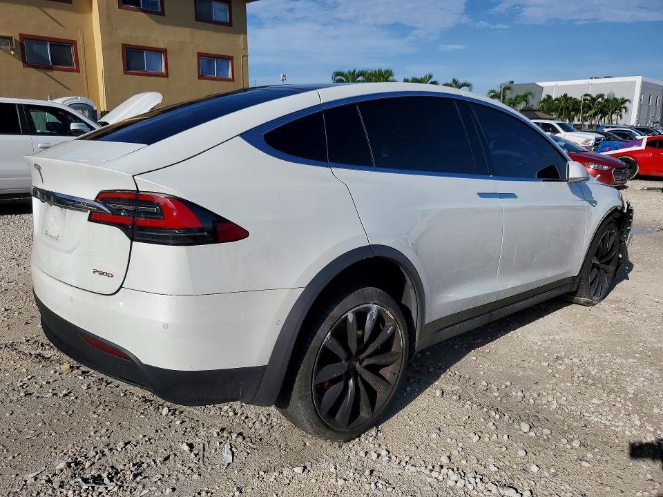 Photo 3 from auction – 2016 TESLA MODEL X with VIN 5YJXCBE48GFS00908