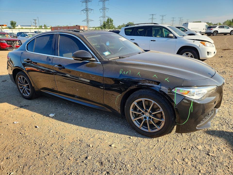 Photo 4 from auction – 2018 ALFA ROMEO GIULIA with VIN ZARFAEDN1J7579315
