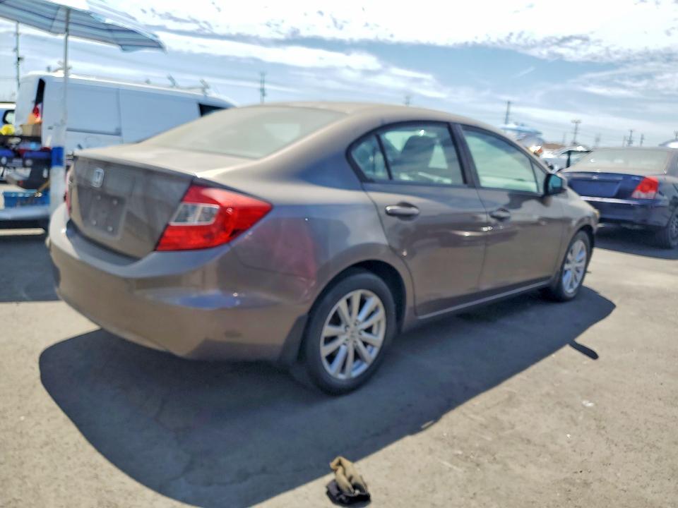 Photo 3 from auction – 2012 HONDA CIVIC with VIN 2HGFB2F82CH610142