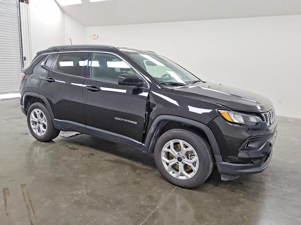 Photo 4 from auction – 2025 JEEP COMPASS with VIN 3C4NJDBN4ST575839