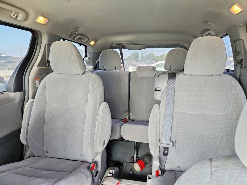 Photo 10 from auction – 2019 TOYOTA SIENNA with VIN 5TDKZ3DC4KS995788