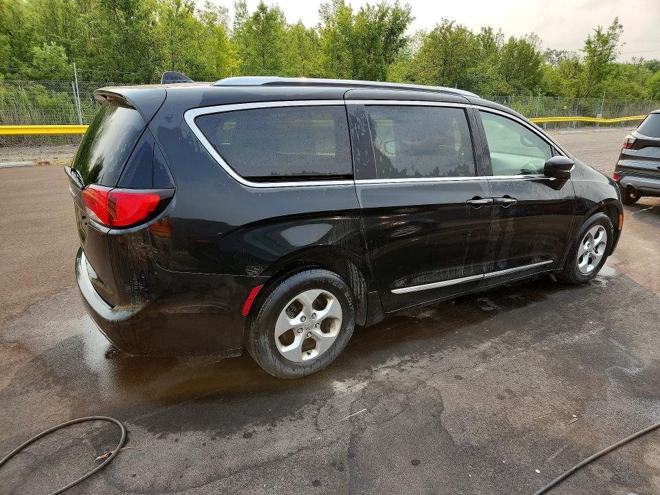 Photo 3 from auction – 2017 CHRYSLER PACIFICA with VIN 2C4RC1EG9HR510732