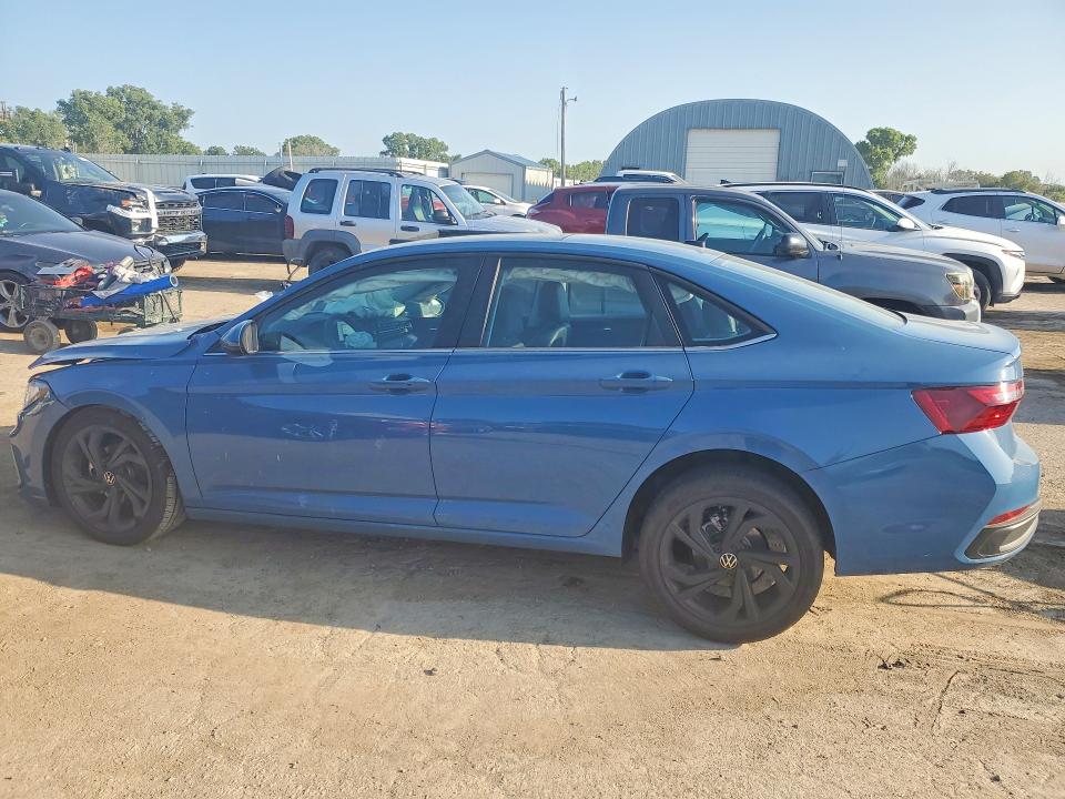 Photo 2 from auction – 2026 VOLKSWAGEN JETTA with VIN 3VW7W7BU8TM016418