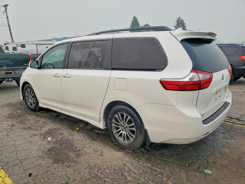 Photo 2 from auction – 2019 TOYOTA SIENNA with VIN 5TDYZ3DC1KS018053
