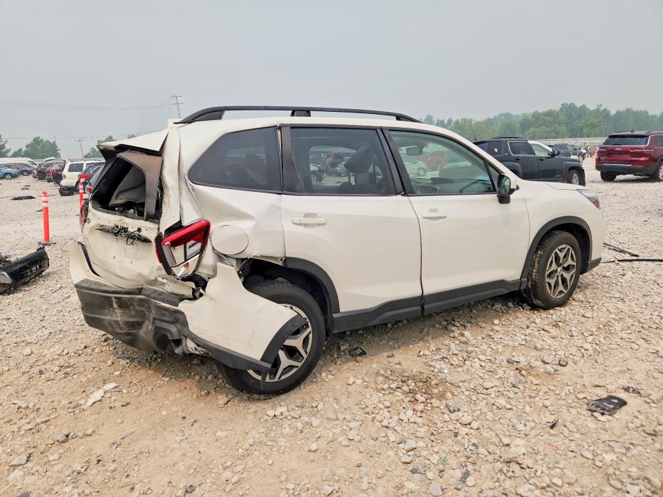 Photo 3 from auction – 2021 SUBARU FORESTER with VIN JF2SKAJC9MH552915