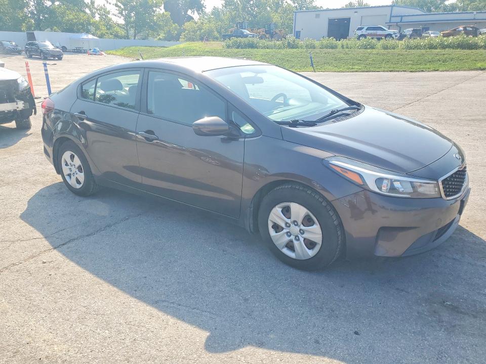 Photo 4 from auction – 2017 KIA FORTE with VIN 3KPFK4A74HE039149