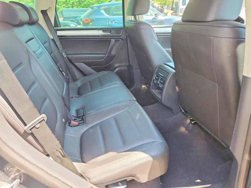 Photo 11 from auction – 2016 VOLKSWAGEN TOUAREG with VIN WVGEF9BP4GD010273