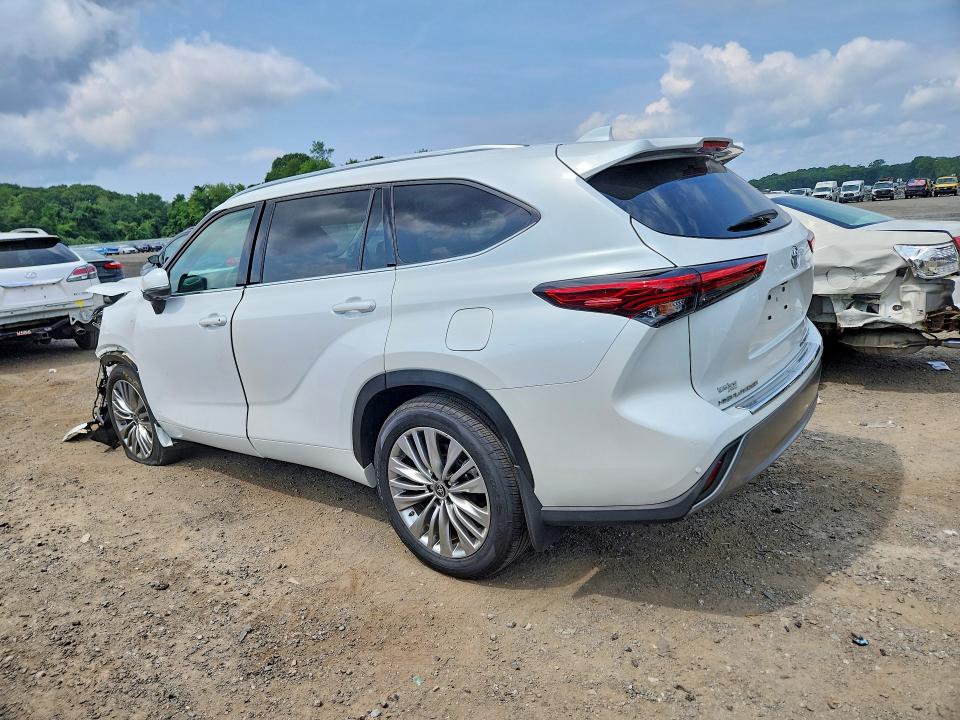 Photo 2 from auction – 2023 TOYOTA HIGHLANDER with VIN 5TDKDRBH2PS040494