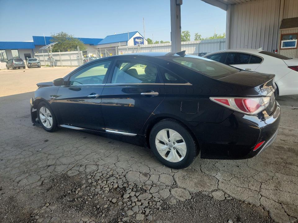 Photo 2 from auction – 2013 HYUNDAI SONATA with VIN KMHEC4A43DA082694