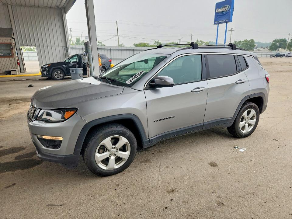 JEEP COMPASS 2018 with VIN 3C4NJDBB7JT333728 - Photo from auction