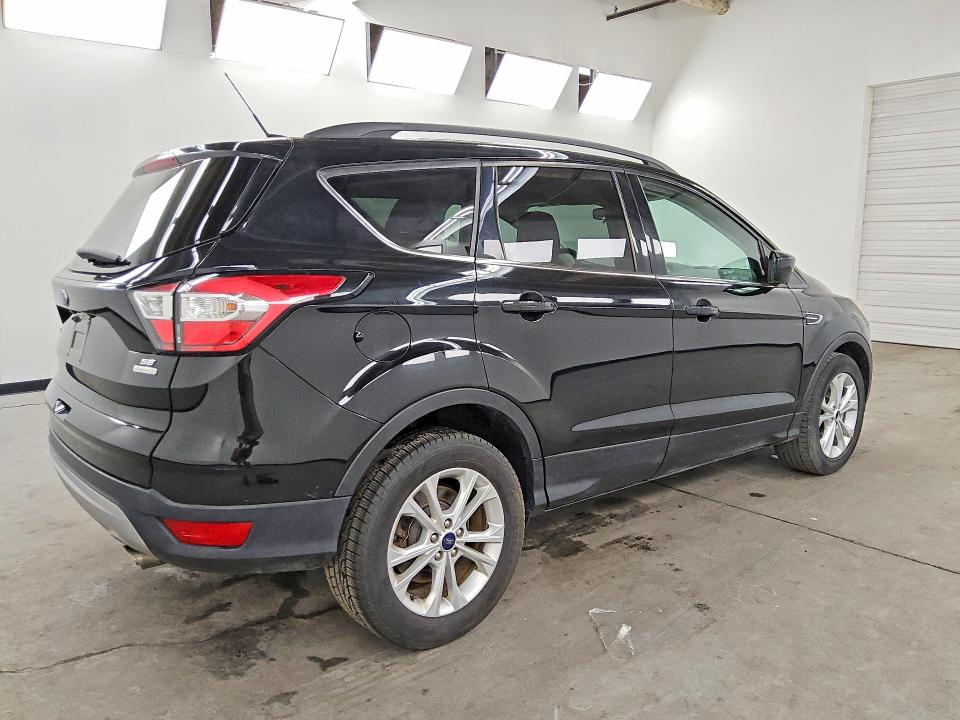 Photo 3 from auction – 2018 FORD ESCAPE with VIN 1FMCU0GD2JUC11023
