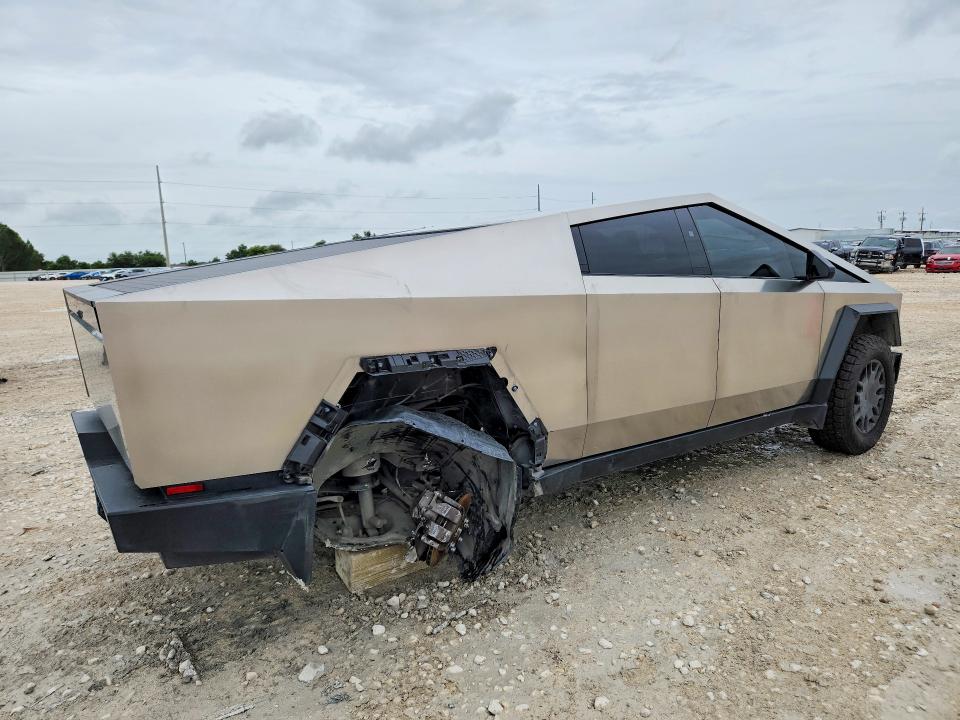Zdjęcie 3 z aukcji – 2024 TESLA CYBERTRUCK z VIN 7G2CEHED0RA033338