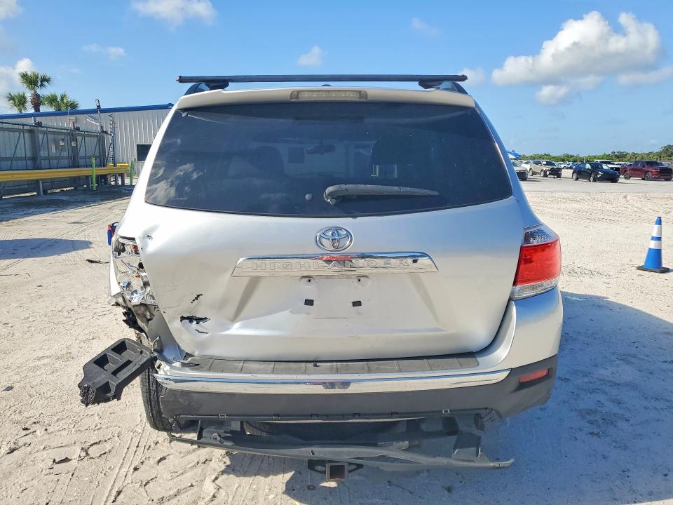 Photo 6 from auction – 2011 TOYOTA HIGHLANDER with VIN 5TDZK3EHXBS031287