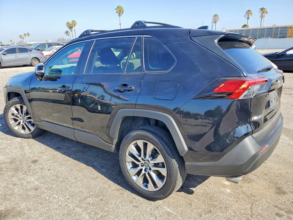 Photo 2 from auction – 2021 TOYOTA RAV4 with VIN 2T3C1RFVXMC163890