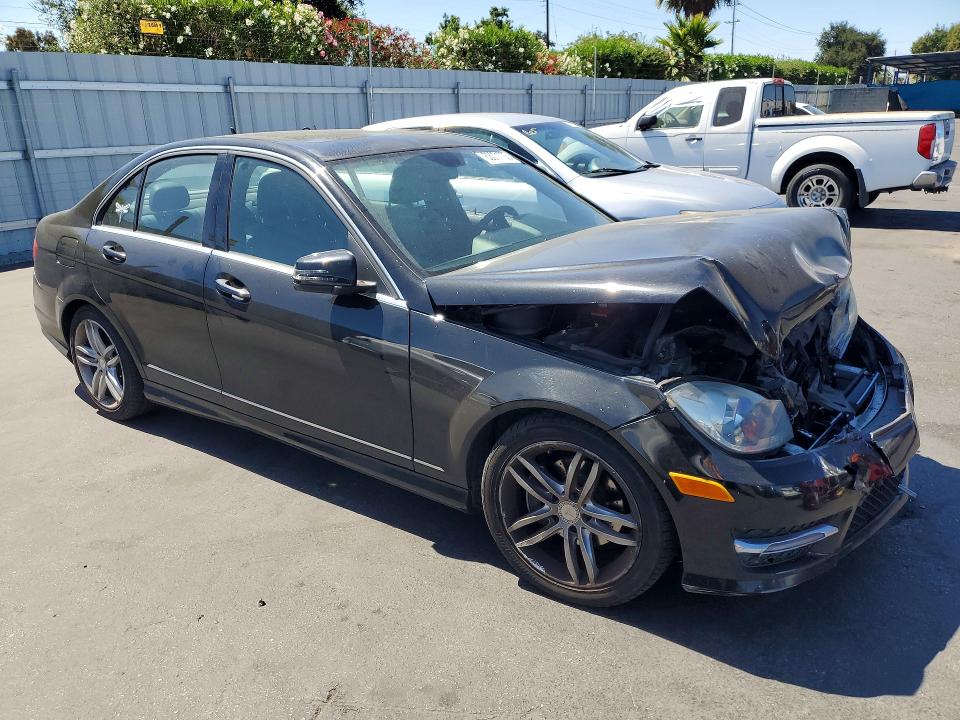 Photo 4 from auction – 2014 MERCEDES-BENZ C with VIN WDDGF4HB8EA945697