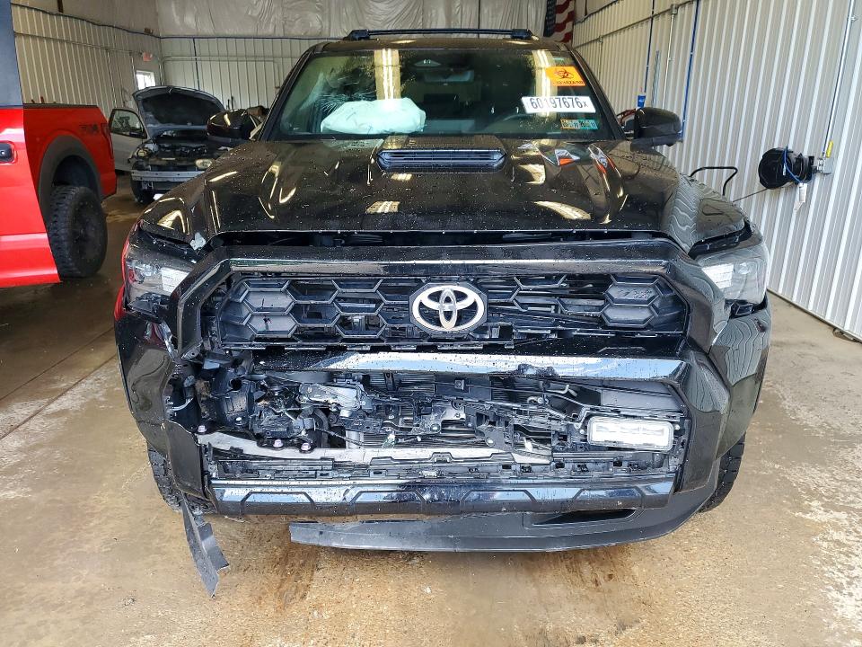 Фото 5 с аукциона – 2025 TOYOTA 4RUNNER с VIN JTEVA5BR8S5062145