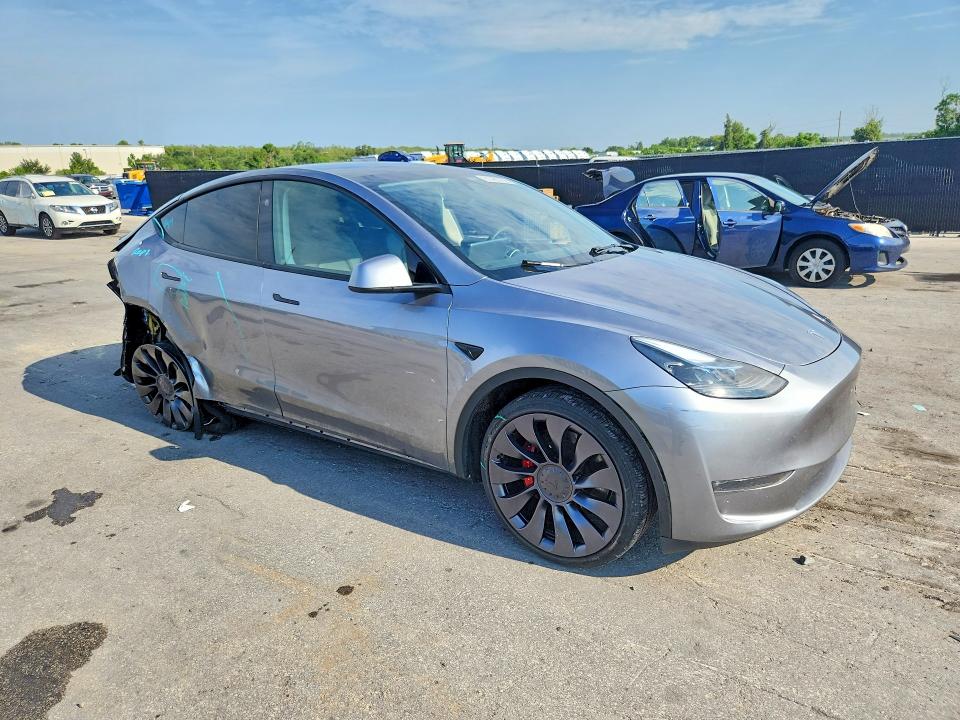 Photo 4 from auction – 2024 TESLA MODEL Y with VIN 7SAYGDEF0RA301238