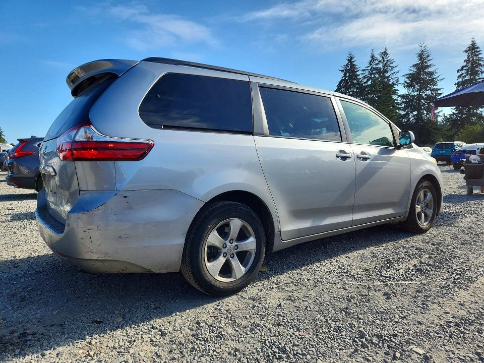 Photo 3 from auction – 2017 TOYOTA SIENNA with VIN 5TDKZ3DC5HS837467