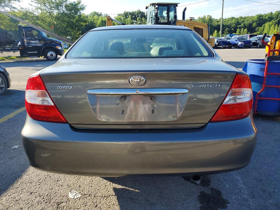 Zdjęcie 6 z aukcji – 2002 TOYOTA CAMRY z VIN 4T1BE32K02U528574
