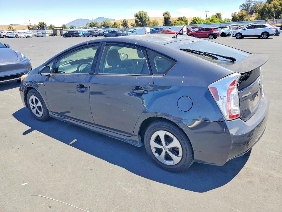 Photo 2 from auction – 2013 TOYOTA PRIUS with VIN JTDKN3DU8D1621205